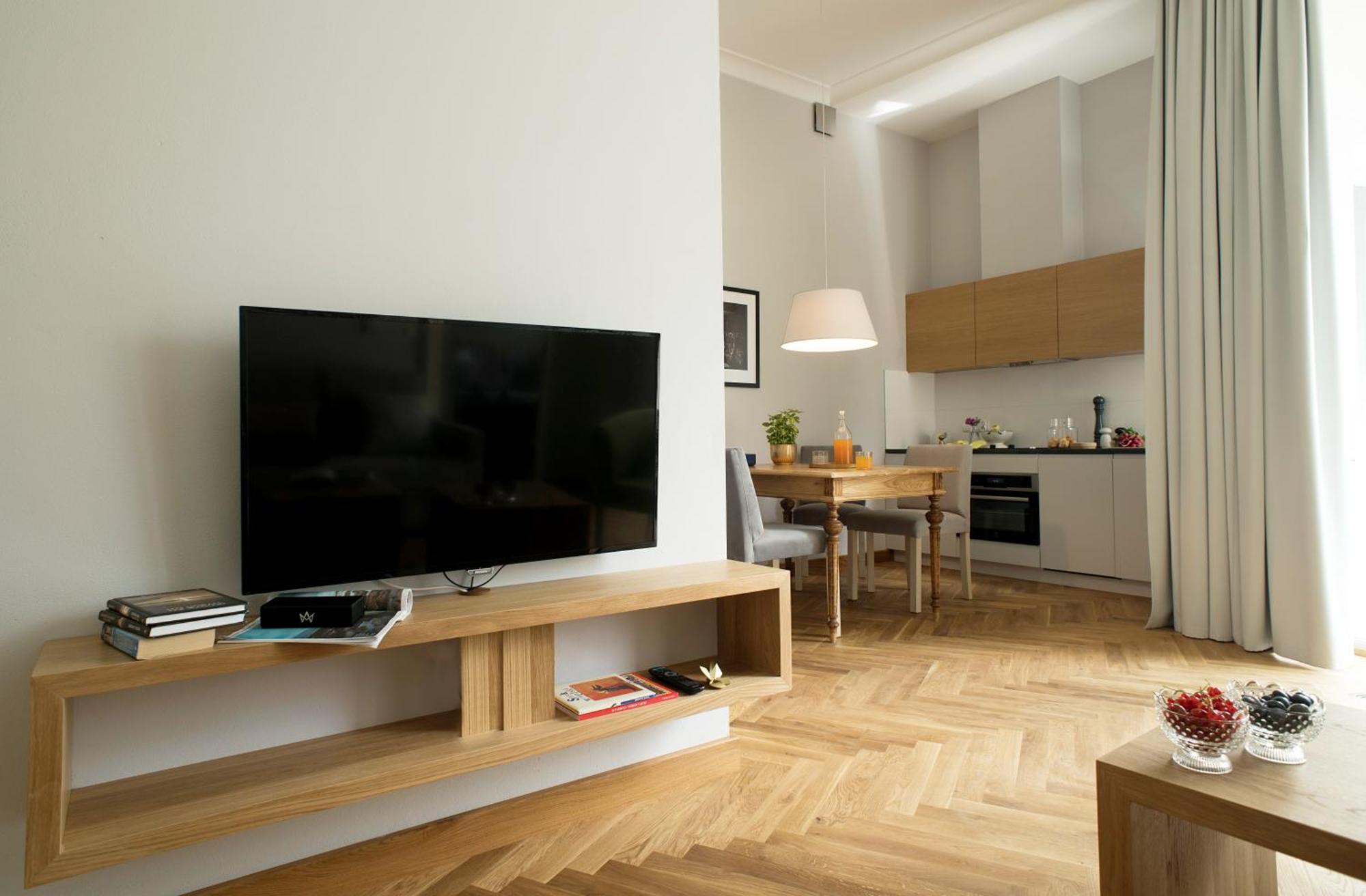 Deluxe One-Bedroom Apartment